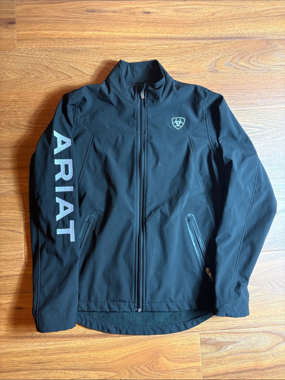 Ariat women’s medium black Windbreaker Jacket with Sleeve Logo